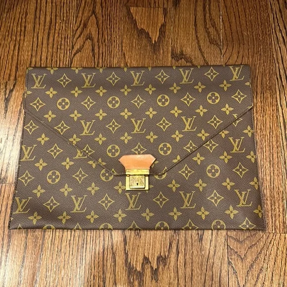 *SOLD* Louis Vuitton Vintage Envelope Document or IPad Holder - Picture 1 of 16